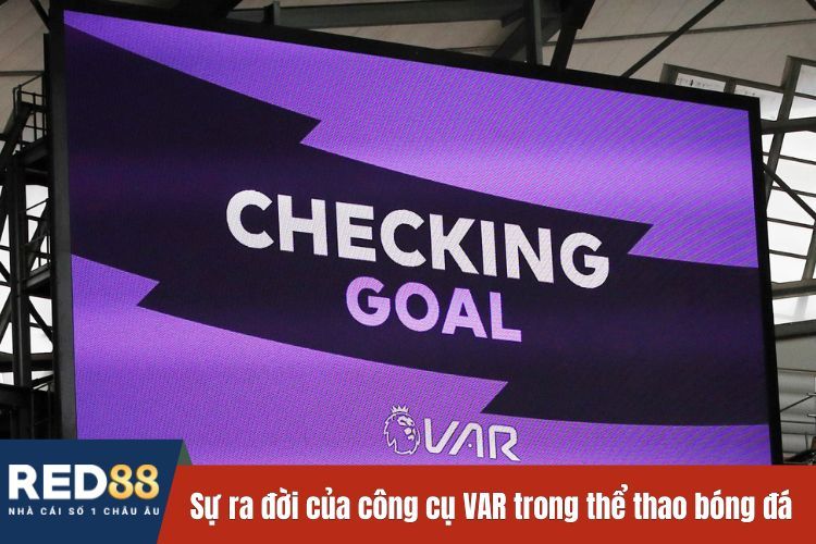 Sự ra đời của công cụ VAR trong thể thao bóng đá